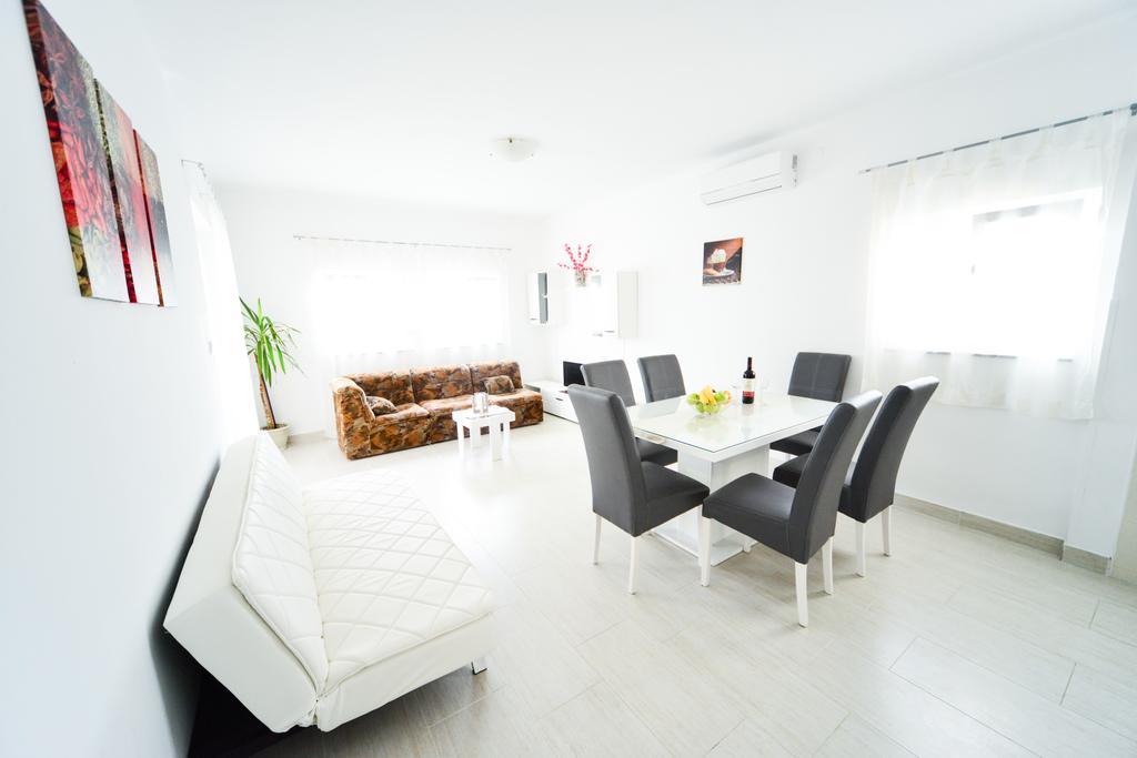 Apartments Valentina Петрчане Экстерьер фото