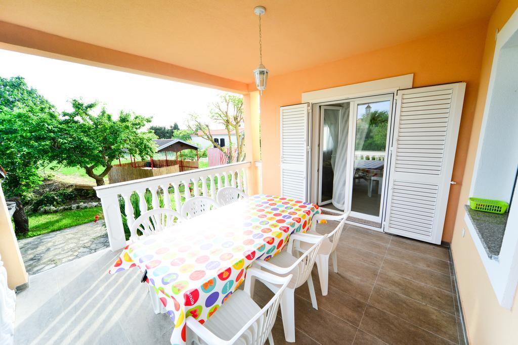 Apartments Valentina Петрчане Экстерьер фото