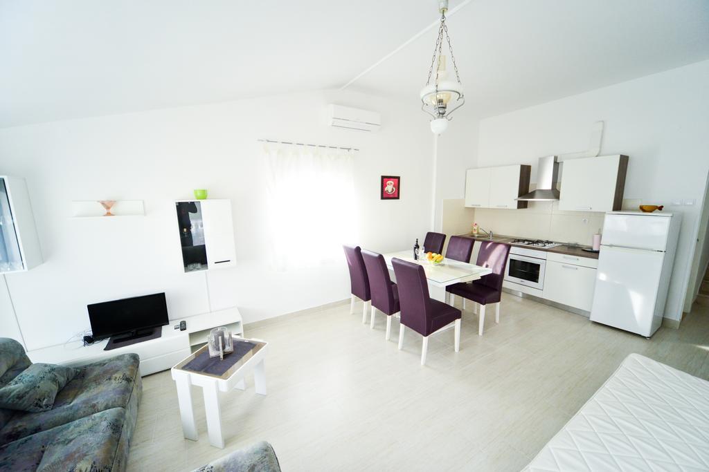 Apartments Valentina Петрчане Экстерьер фото