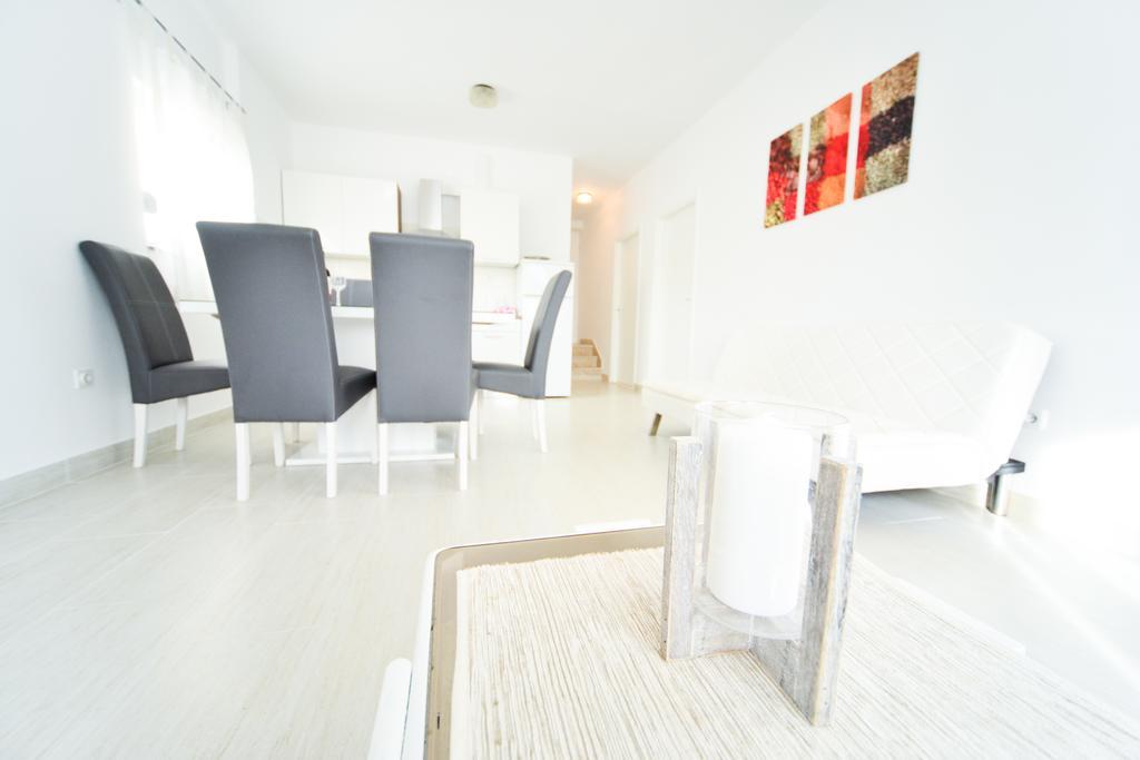 Apartments Valentina Петрчане Экстерьер фото