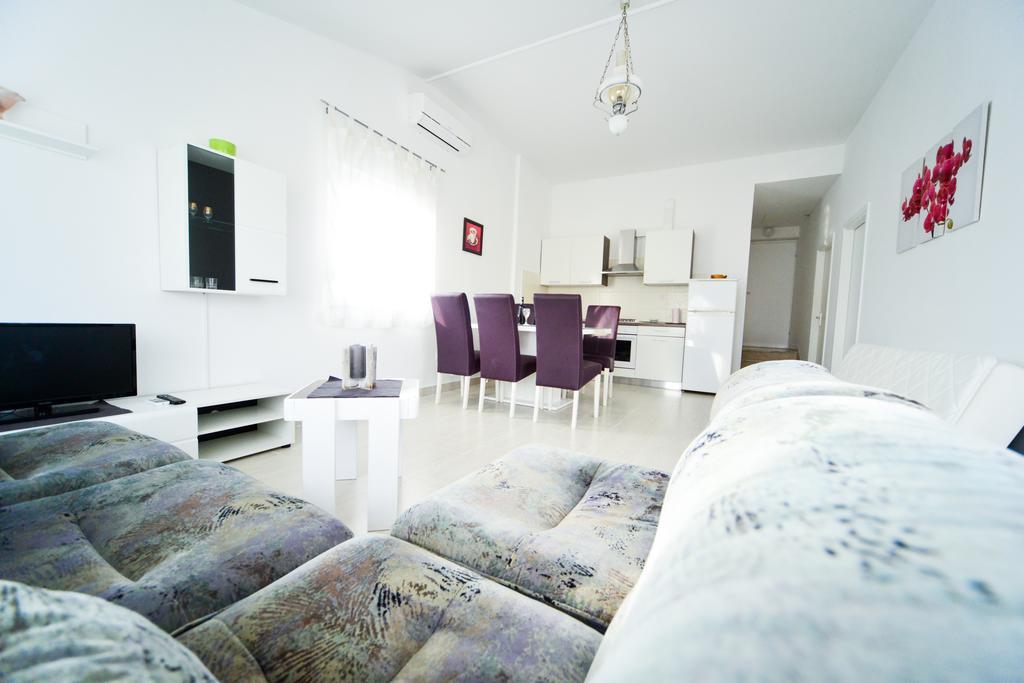 Apartments Valentina Петрчане Экстерьер фото