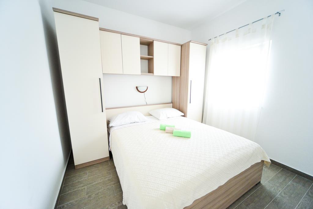 Apartments Valentina Петрчане Экстерьер фото