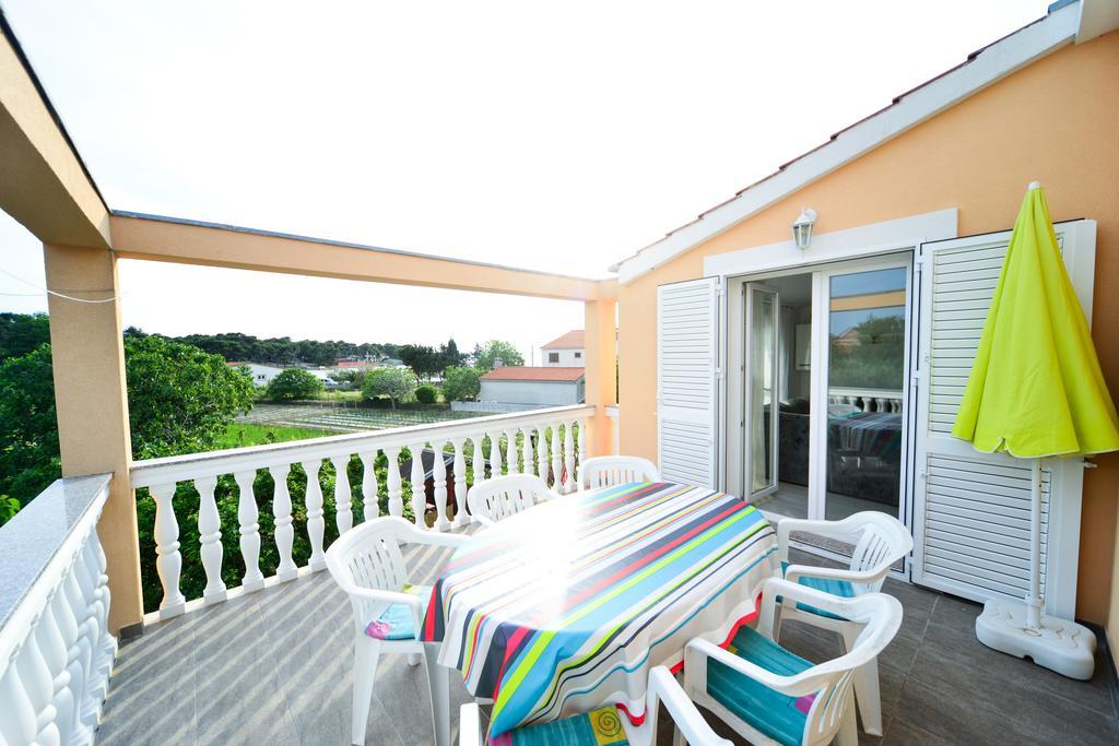 Apartments Valentina Петрчане Экстерьер фото