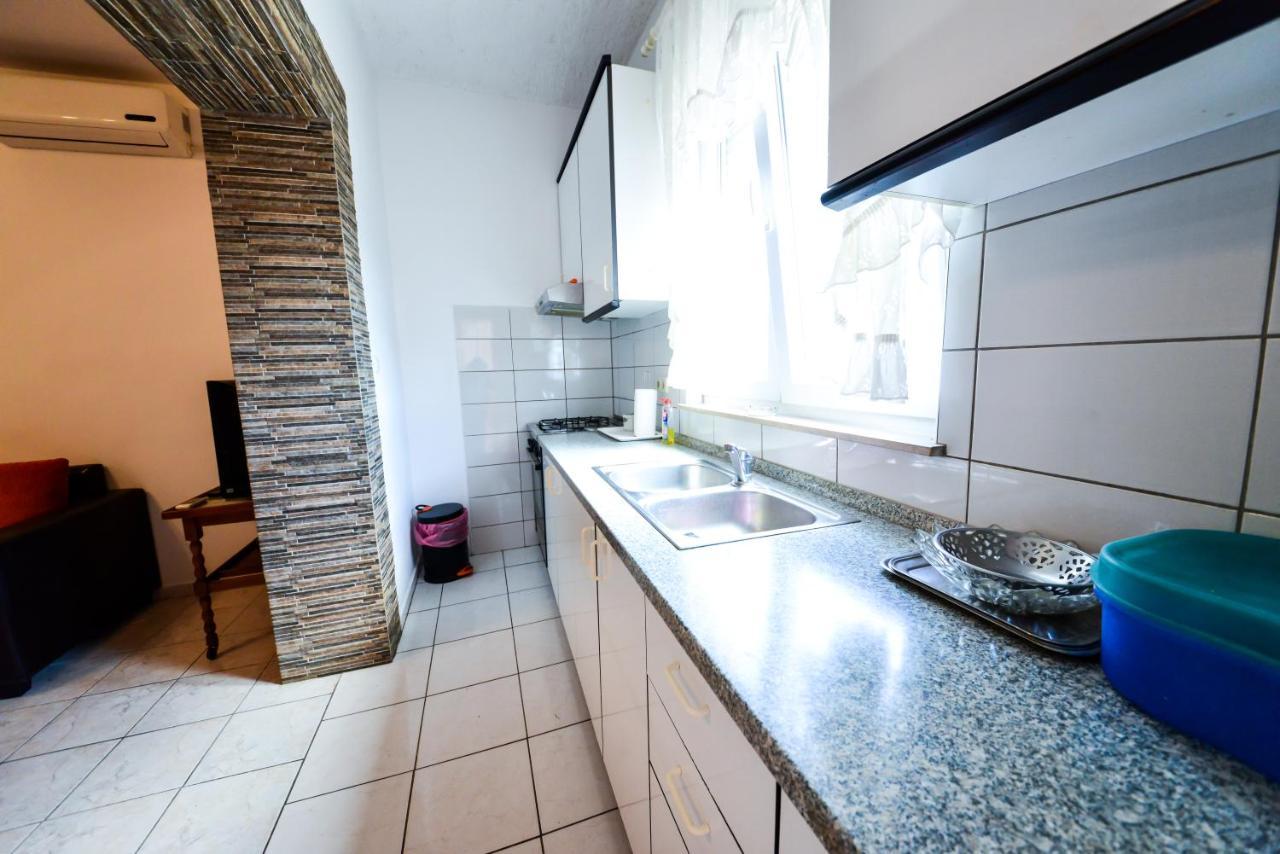 Apartments Valentina Петрчане Экстерьер фото